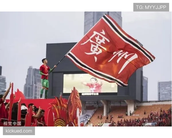 广州队近期赛程表现平稳,外援调整显现成效,在中超竞争环境中把握节奏 广州队近期赛程表现平稳,外援调整显现成效,在中超竞争环境中把握节奏